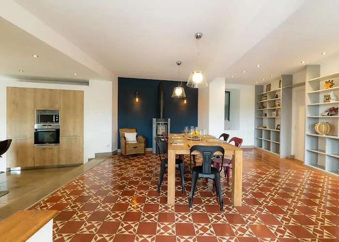 Вилла Sous Les Remparts La Maison Pimprenelle *