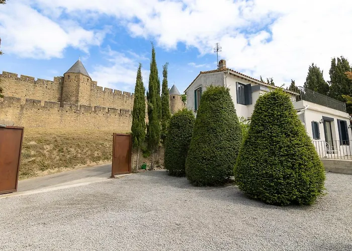Sous Les Remparts La Maison Pimprenelle