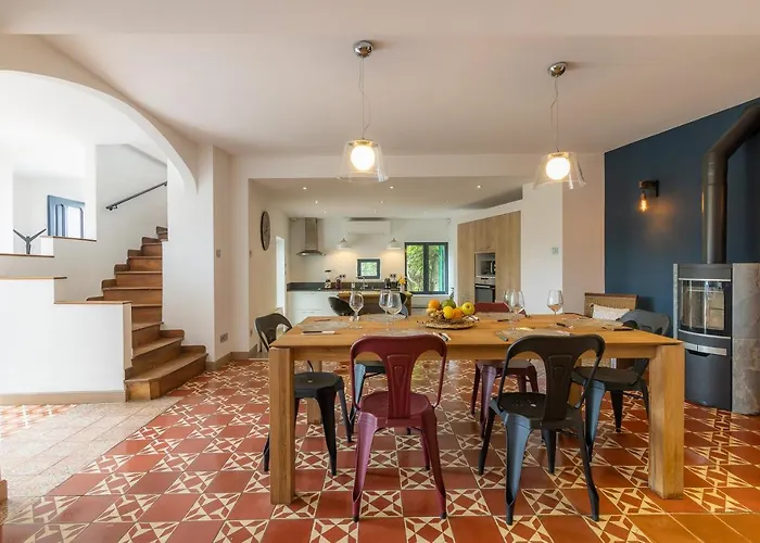 Sous Les Remparts La Maison Pimprenelle Вилла Каркассон